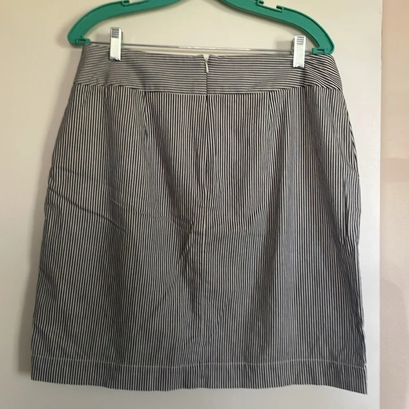 Talbots size 12 blue and white pinstriped skirt with pockets. - Picture 2 of 5